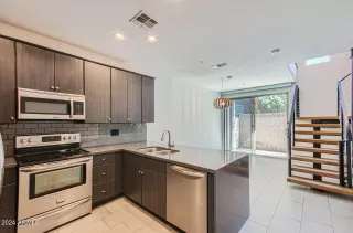 Photo #5: 6768205 Listing