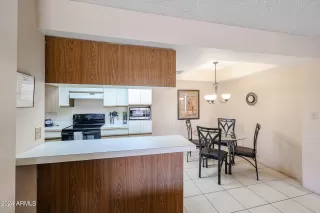 Photo #5: 6768271 Listing