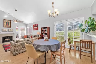 Photo #5: 6768366 Listing