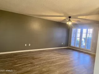 Photo #6: 6768757 Listing