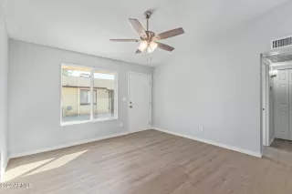 Photo #5: 6769309 Listing