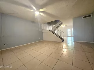 Photo #4: 6769323 Listing