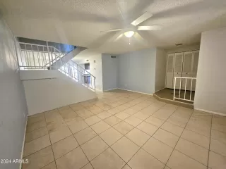 Photo #5: 6769323 Listing