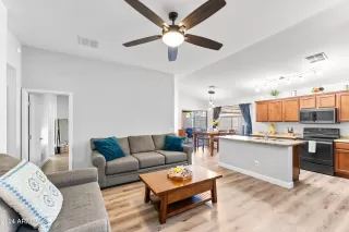 Photo #4: 6769448 Listing