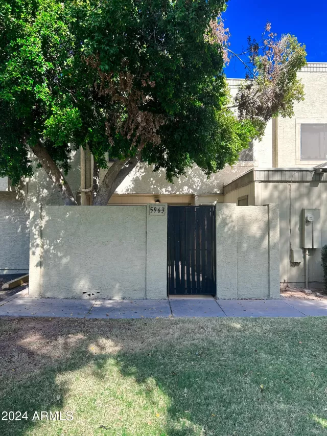 MLS: 6769727 Condo For Sale