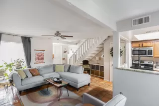 Photo #6: 6769761 Listing