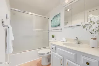 Photo #6: 6770173 Listing