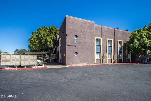 MLS: 6770704 Condo For Sale