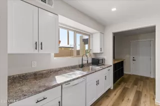 Photo #5: 6771513 Listing 