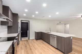 Photo #6: 6772227 Listing