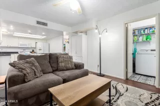 Photo #5: 6772344 Listing