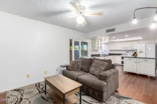 Photo #6: 6772344 Listing