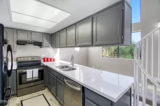 Photo #2: 6772513 Listing 