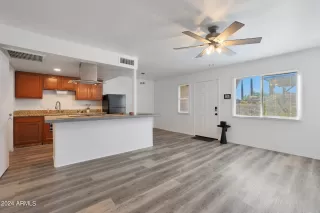 Photo #6: 6772759 Listing