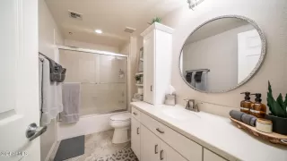 Photo #6: 6772916 Listing