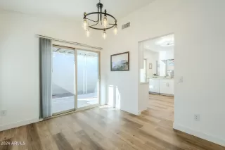 Photo #6: 6774145 Listing