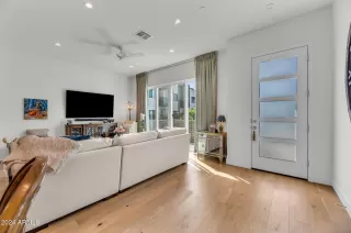 Photo #2: 6774323 Listing 