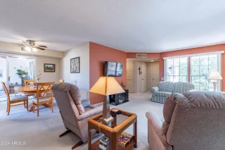 Photo #5: 6774570 Listing