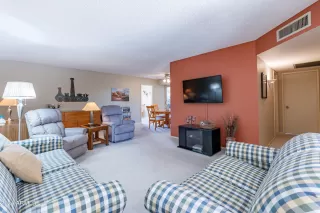 Photo #6: 6774570 Listing