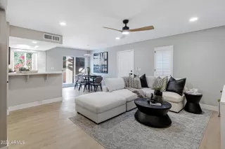 Photo #5: 6774743 Listing