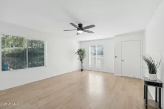 Photo #6: 6775158 Listing