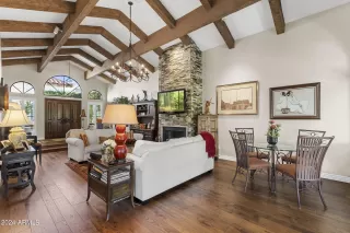 Photo #6: 6775617 Listing