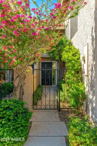 Photo #5: 6775707 Listing