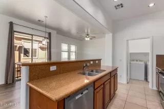 Photo #5: 6776114 Listing