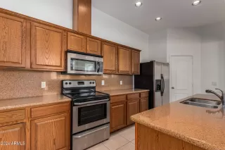 Photo #6: 6776114 Listing