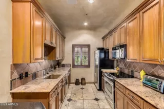 Photo #5: 6776155 Listing