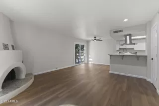 Photo #6: 6776276 Listing