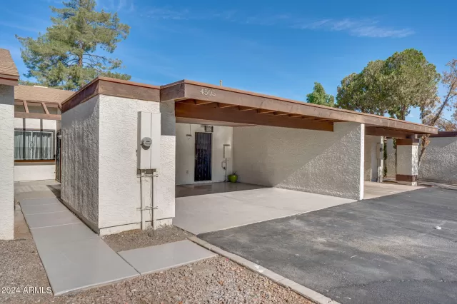 MLS: 6776547 Condo For Sale