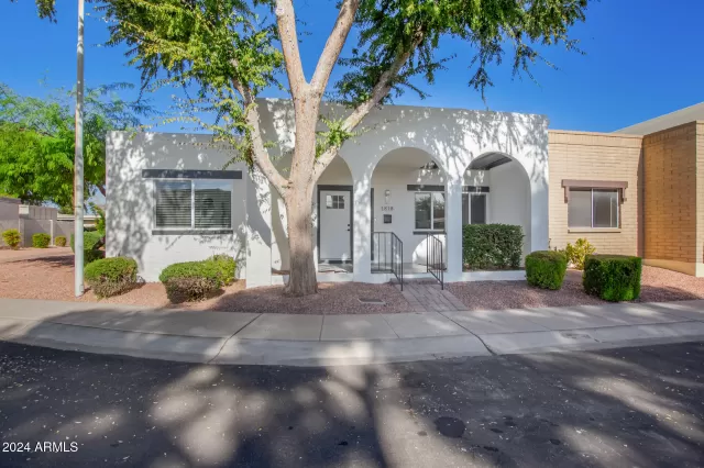 MLS: 6776630 Condo For Sale