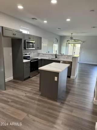 Photo #3: 6776717 Listing