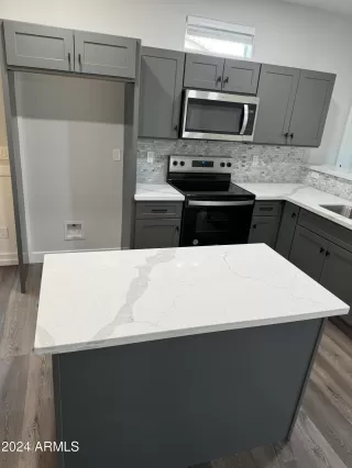 Photo #4: 6776717 Listing