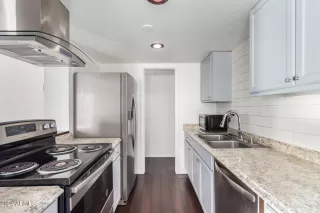 Photo #5: 6776902 Listing