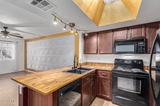 Photo #4: 6777216 Listing