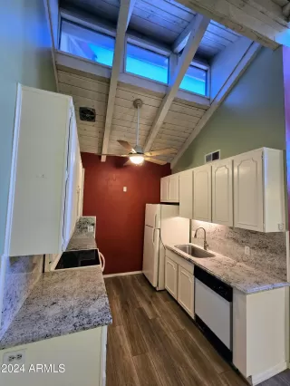 Photo #5: 6777408 Listing