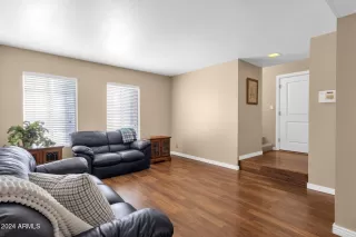 Photo #5: 6778108 Listing