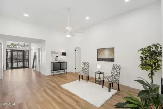 Photo #5: 6778124 Listing