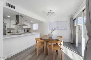 Photo #4: 6778970 Listing