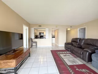 Photo #6: 6779076 Listing