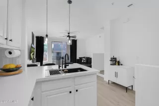 Photo #2: 6779151 Listing 