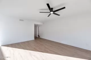 Photo #5: 6781242 Listing