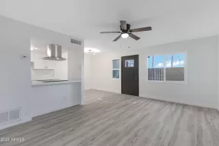 Photo #4: 6781461 Listing 