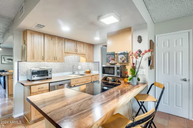 MLS: 6781564 Condo For Sale