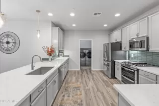 Photo #4: 6781698 Listing 