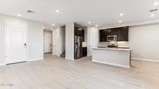 Photo #5: 6781856 Listing 
