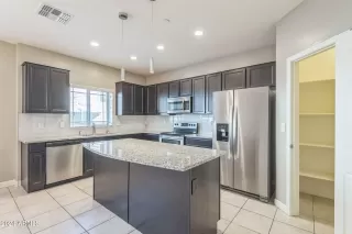 Photo #5: 6782748 Listing