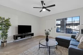 Photo #5: 6783822 Listing